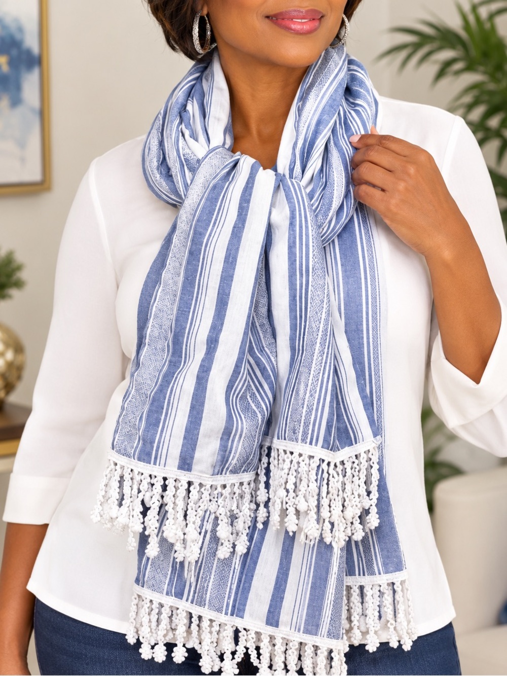 HANDCRAFTED REVERSIBLE BLUE & WHITE FRINGE SCARF